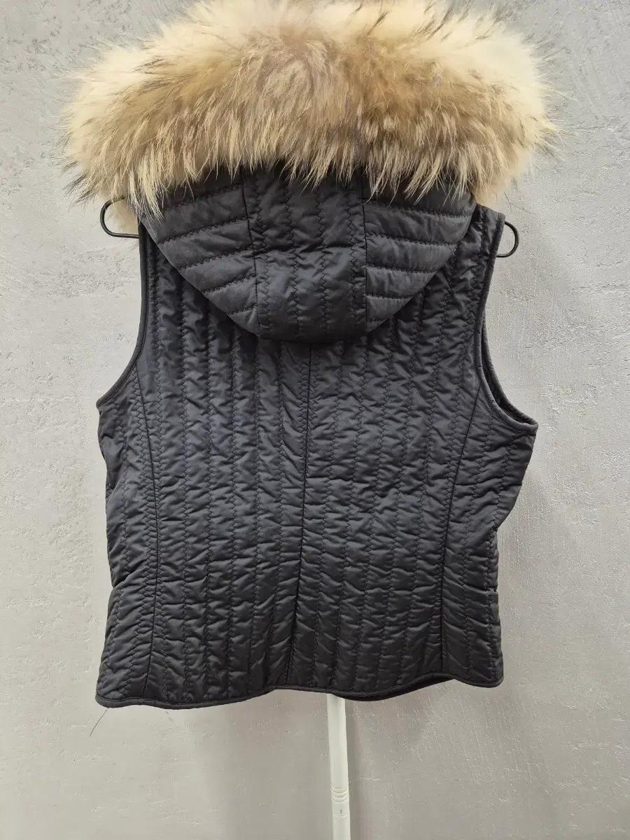 Max Mara 퀼팅 퍼 후드 조끼 블랙 4