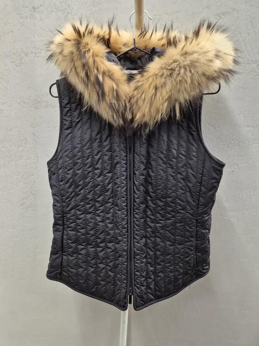Max Mara 퀼팅 퍼 후드 조끼 블랙 3