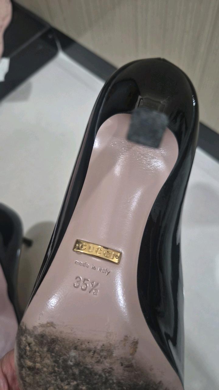 구찌 에나멜 페이턴트 홀스빗 펌프스 블랙 4