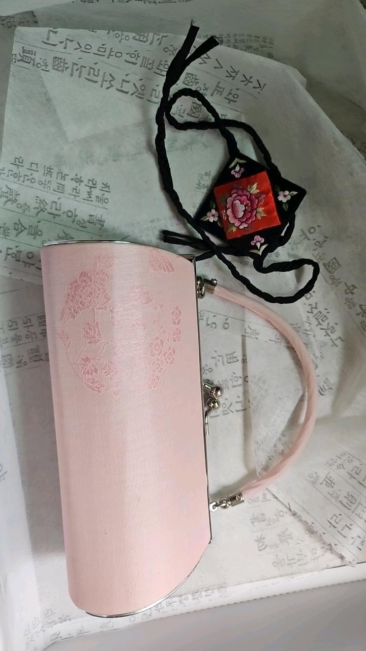 은은한 배색 자수 한복 세트 5