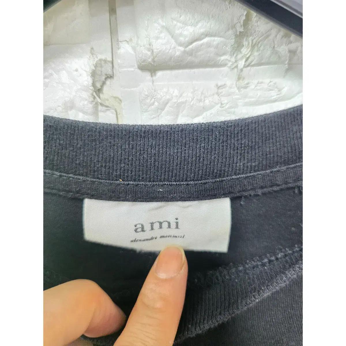 L 아미 AMI 블루로고 블랙 반팔 티 D799 3
