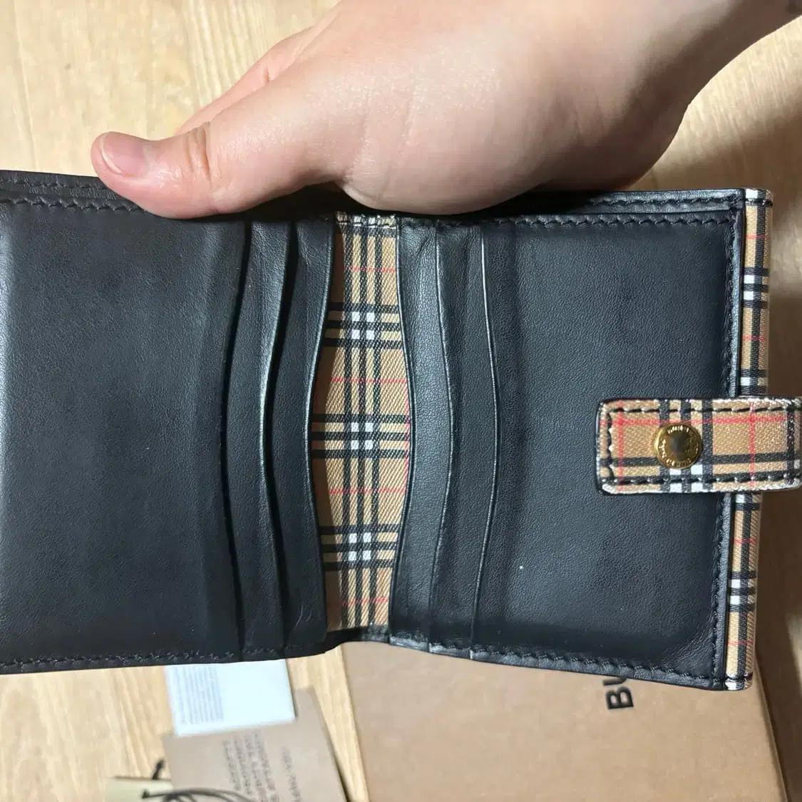 버버리 스몰 스케일 체크 가죽 반지갑 7