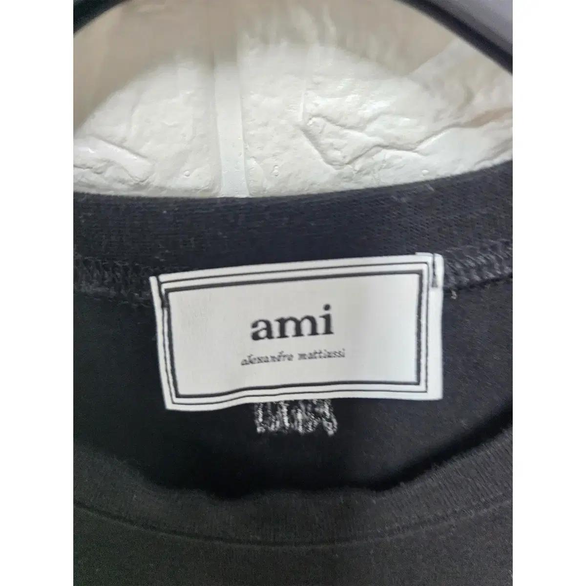 L 아미 AMI 블랙 반팔 티 D814 3
