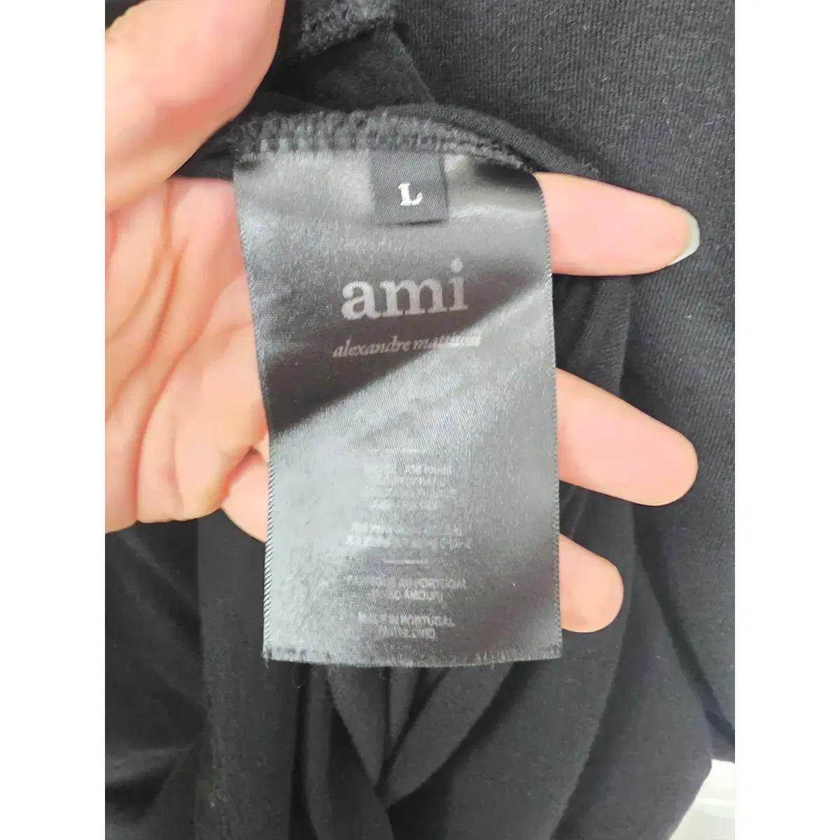 L 아미 AMI 블랙 반팔 티 D814 4