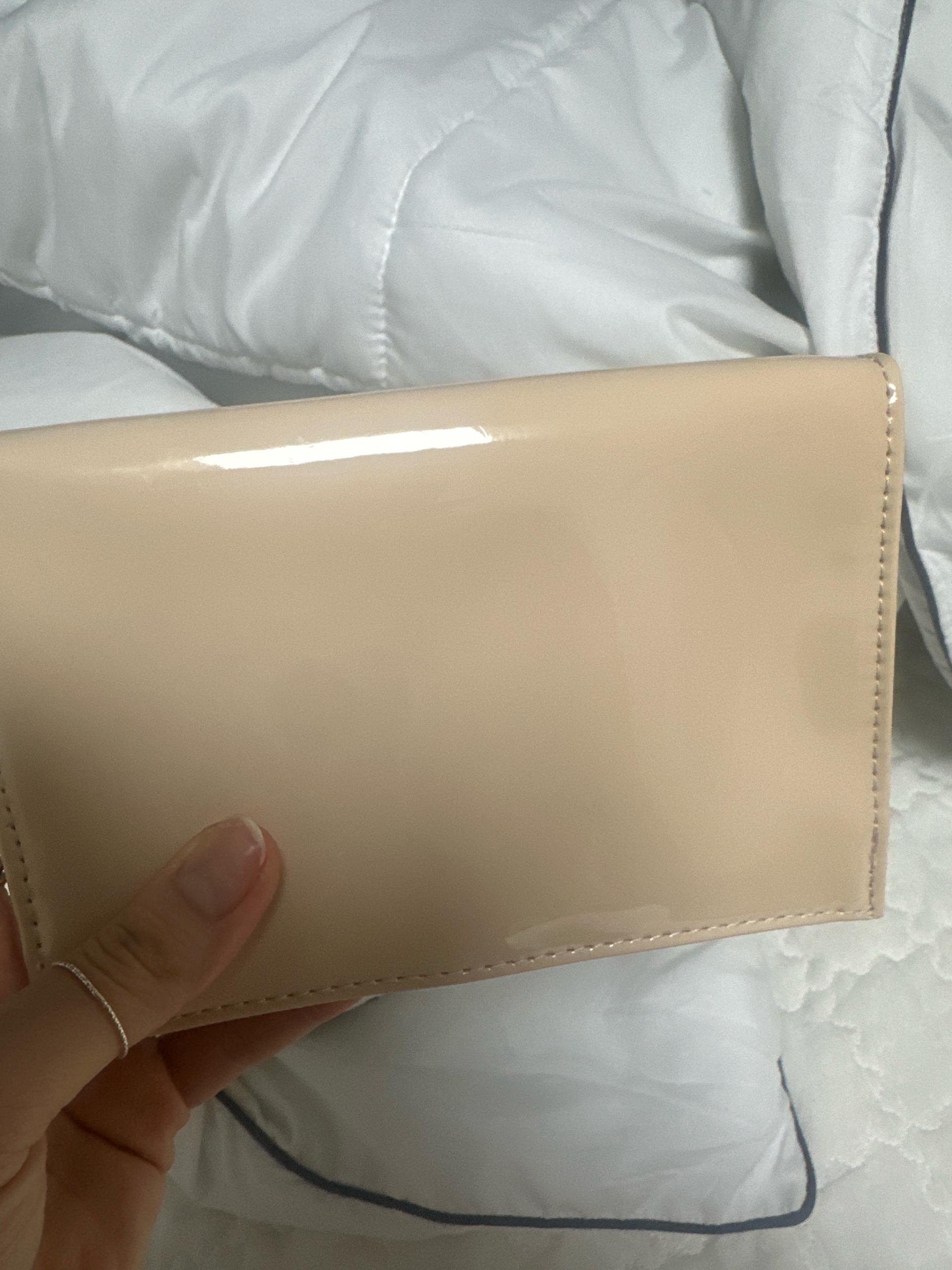 입생로랑 뷰티 에나멜 페이턴트 파우치 베이지 6