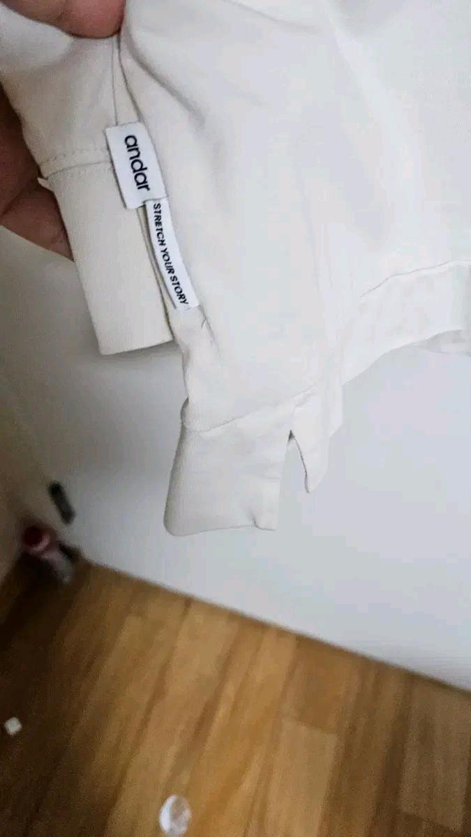 안다르 라운드 아이보리 긴팔  4