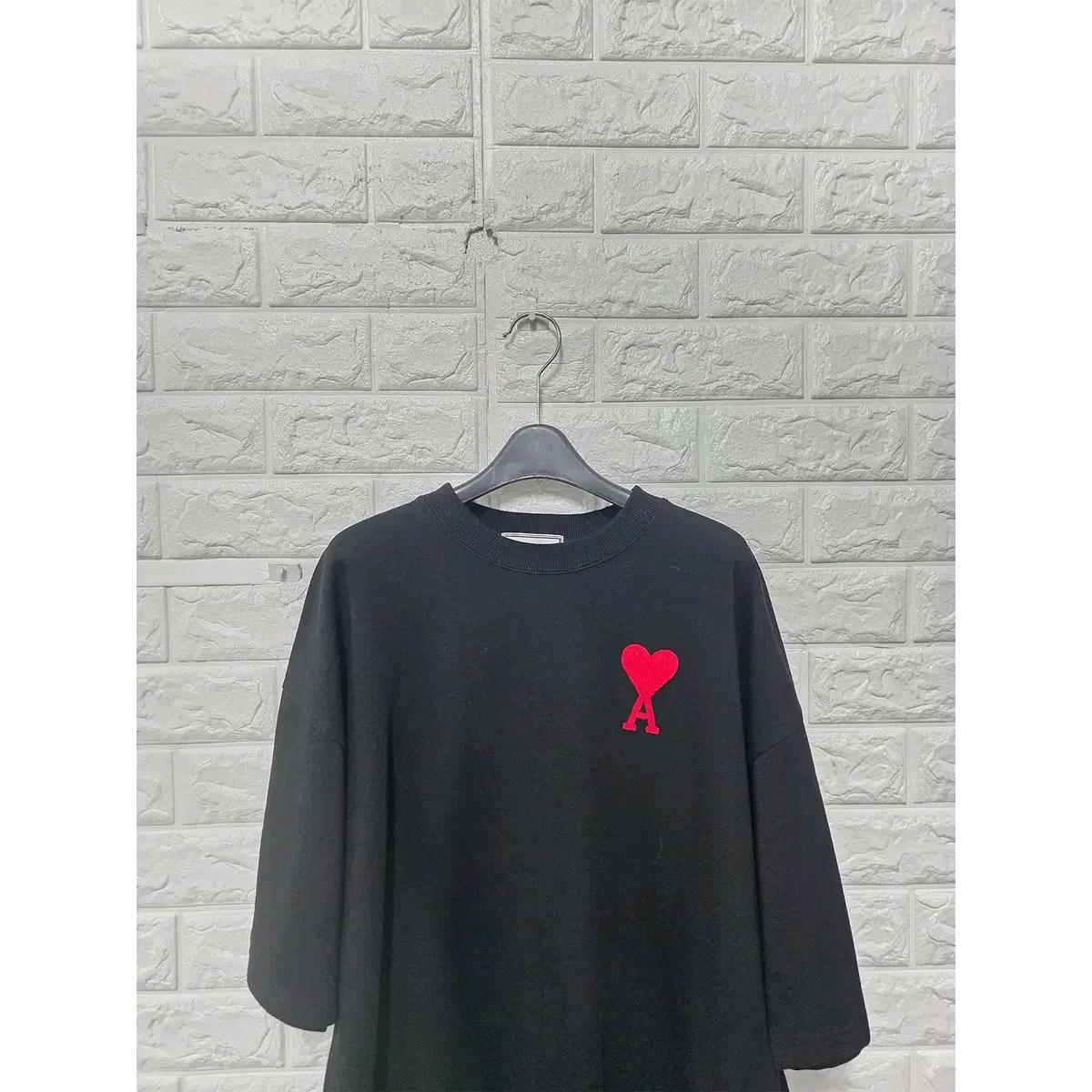 L 아미 AMI 레드하트 블랙 반팔 티 D853 6
