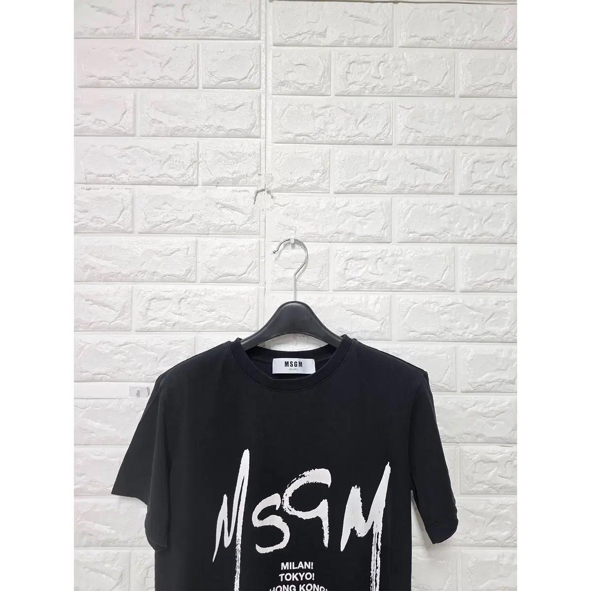 M MSGM 블랙 반팔 티 D890 6