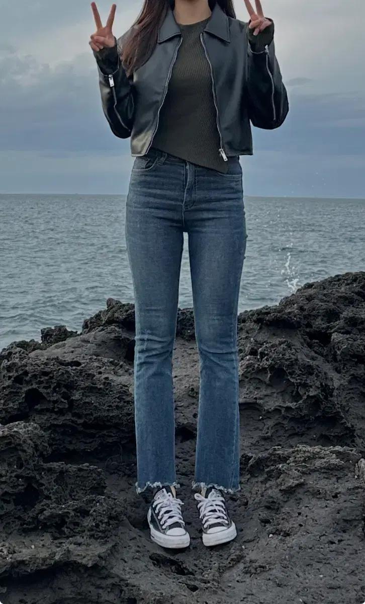 레이디볼륨 비건 레더 크롭 자켓 블랙 5