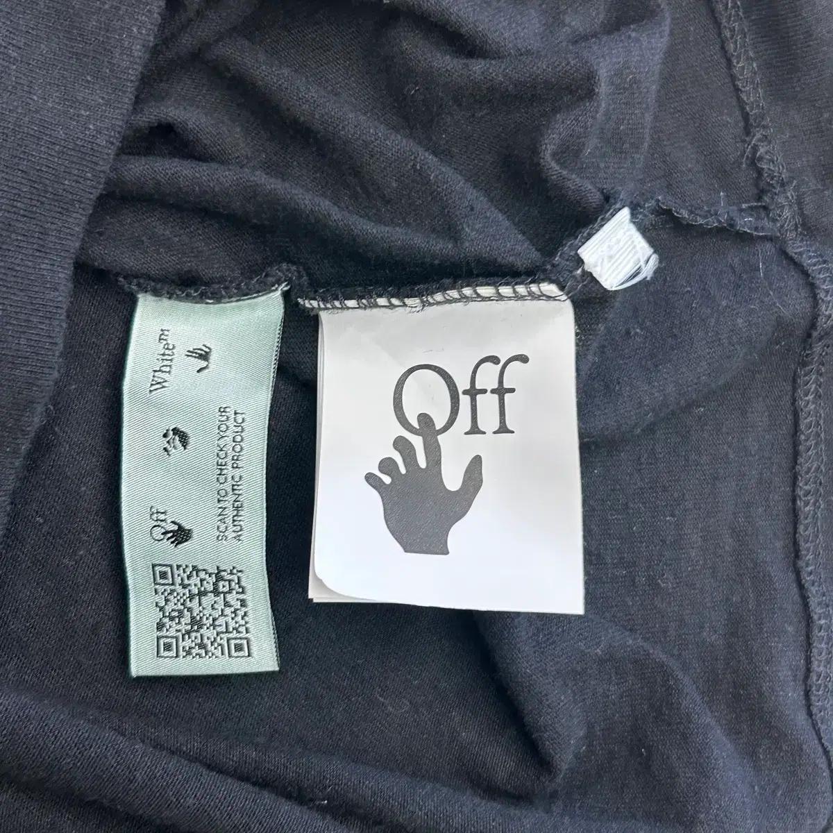 S 오프화이트 블랙 프린팅 반팔 6