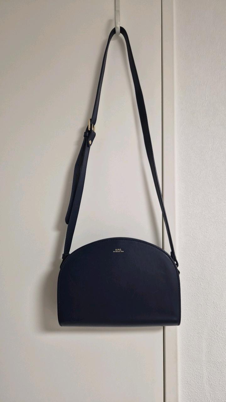 A.P.C. 아페쎄 하프문 숄더백 네이비 5