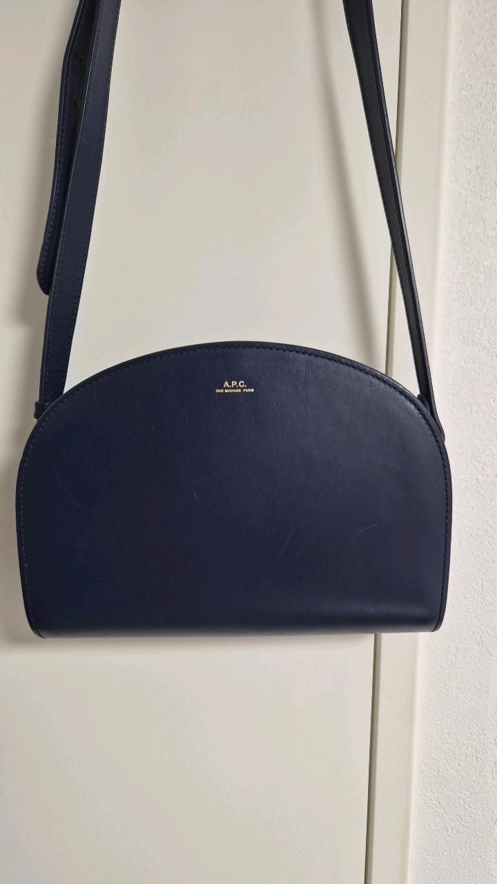 A.P.C. 아페쎄 하프문 숄더백 네이비 6