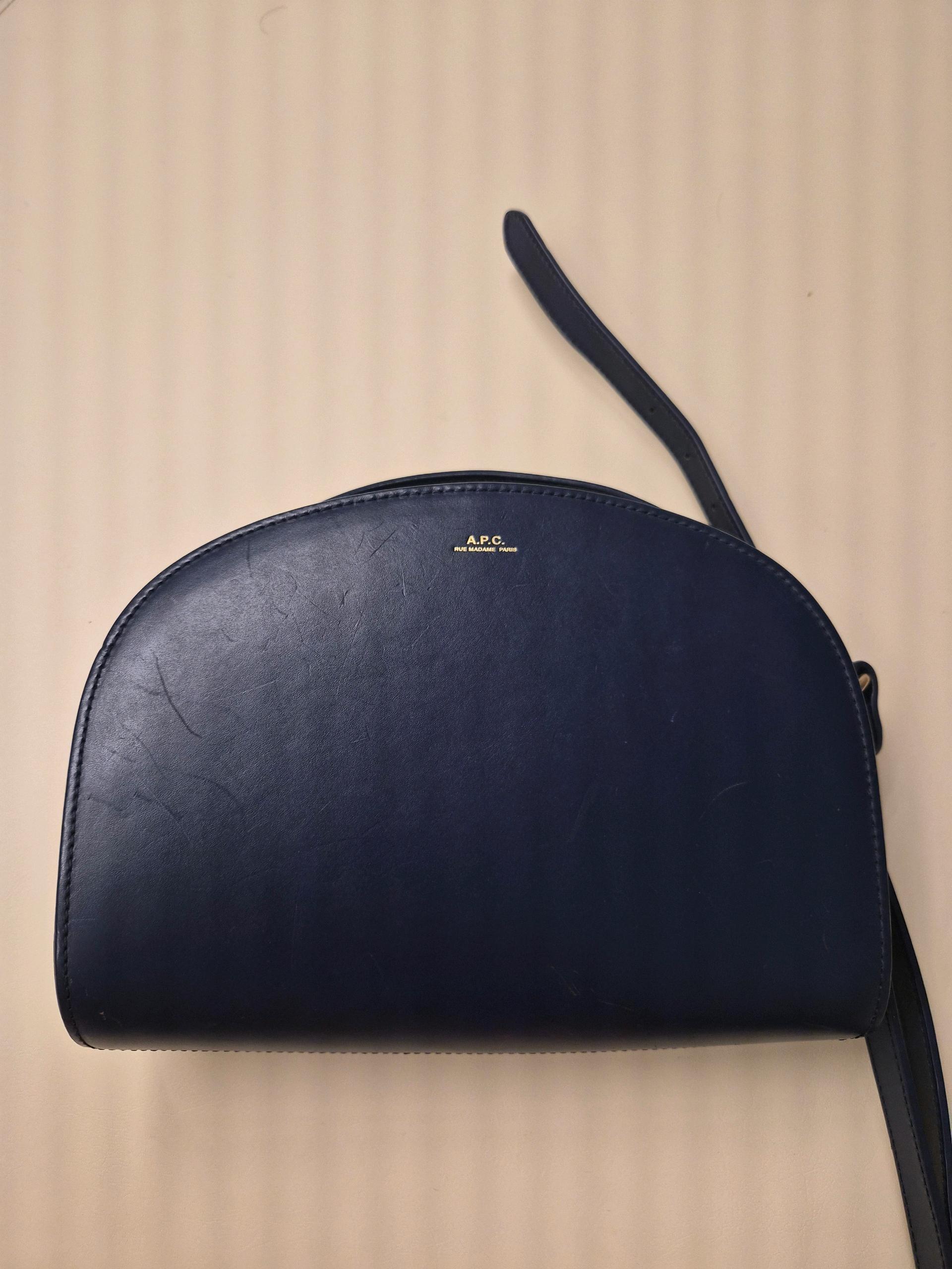 A.P.C. 아페쎄 하프문 숄더백 네이비 7