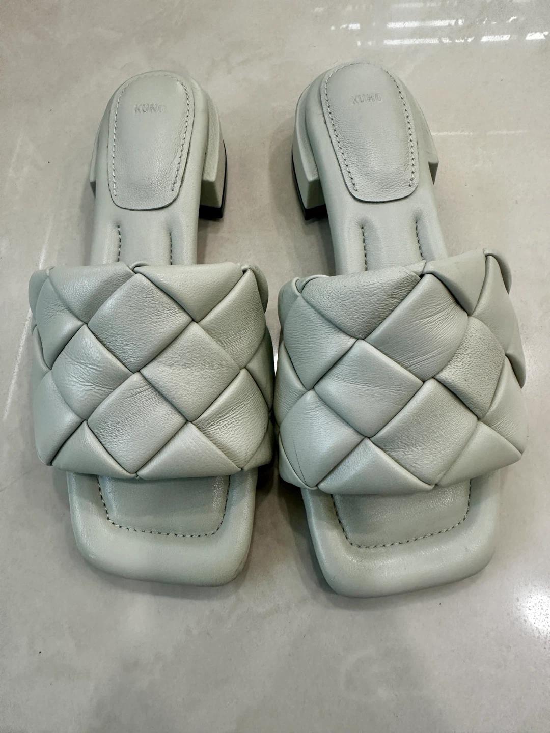 구호(KUHO) 볼륨 가죽 꼬임 슬리퍼 240-45 2