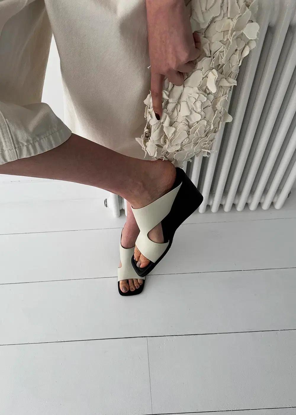#세일 1072 톤배색 8.5cm 웨지힐 235 아이보리-새상품 3
