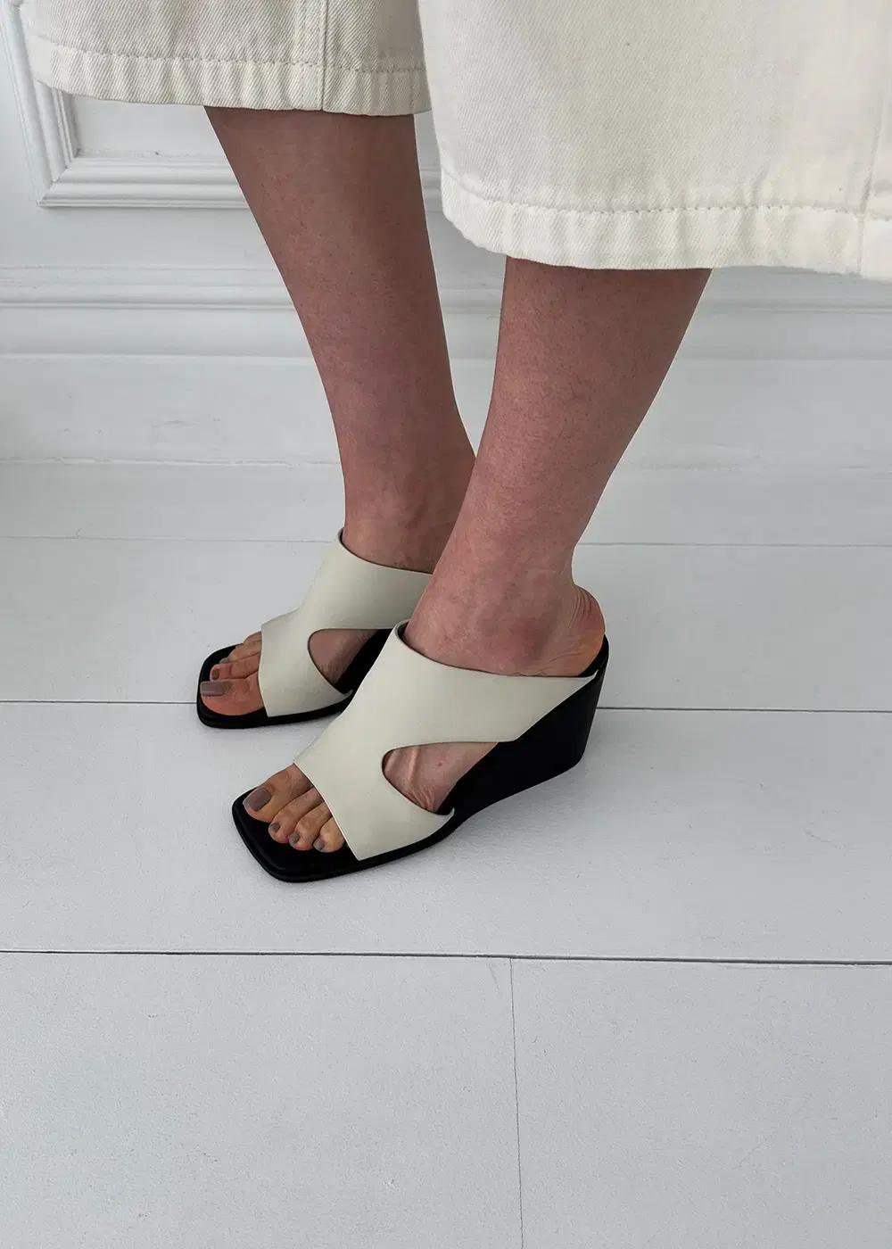 #세일 1072 톤배색 8.5cm 웨지힐 245 아이보리-새상품 4