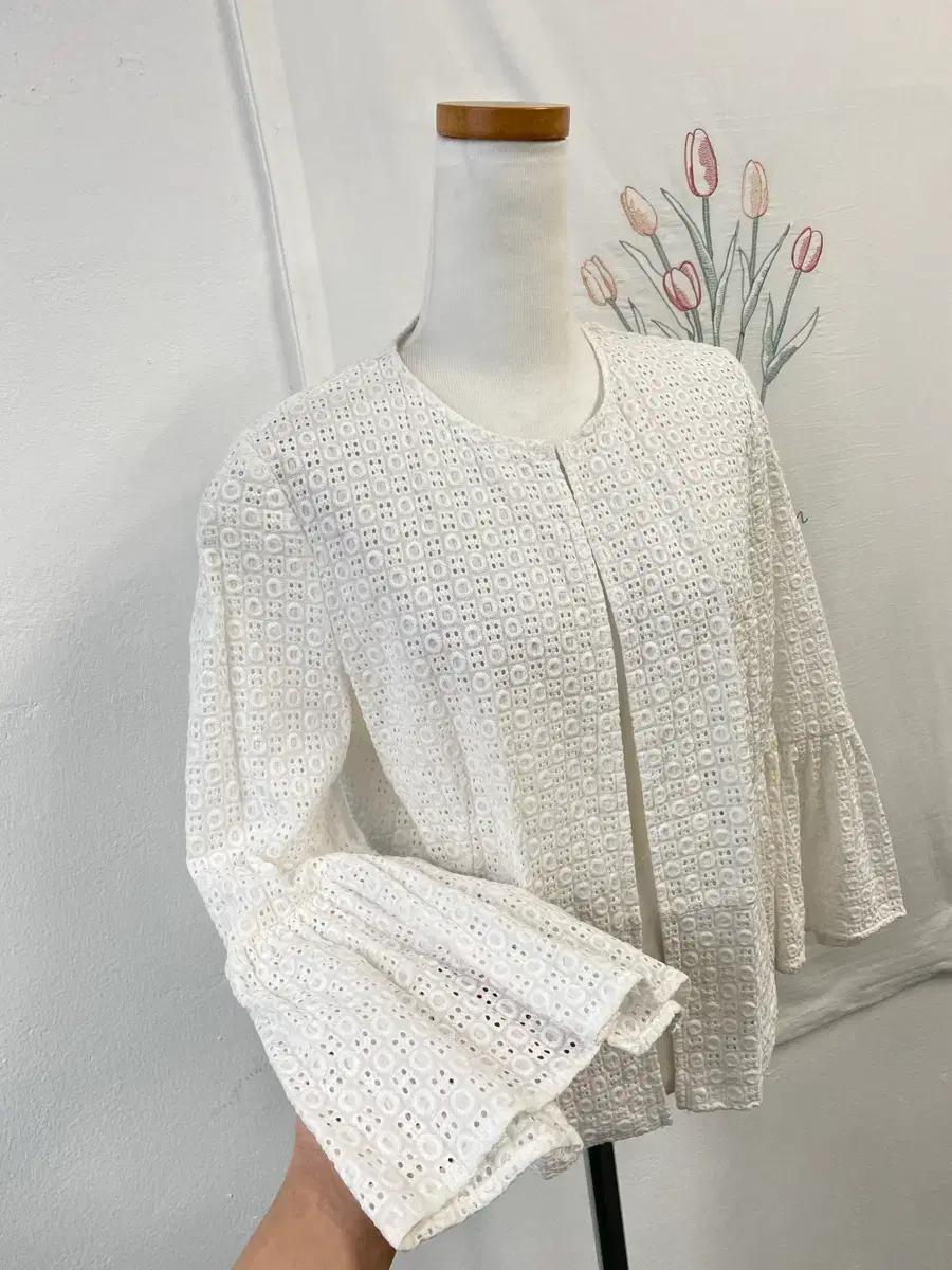ZARA 자라  화이트 펀칭 레이스 가디건 365 4