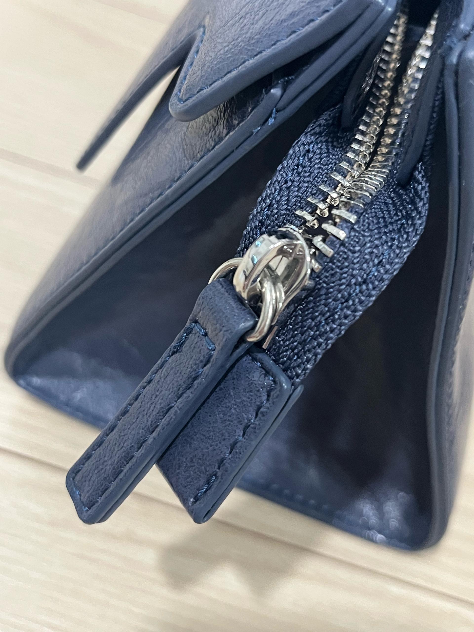 파인드카푸어 마티 브릭백 24 크링클드 네이비 8