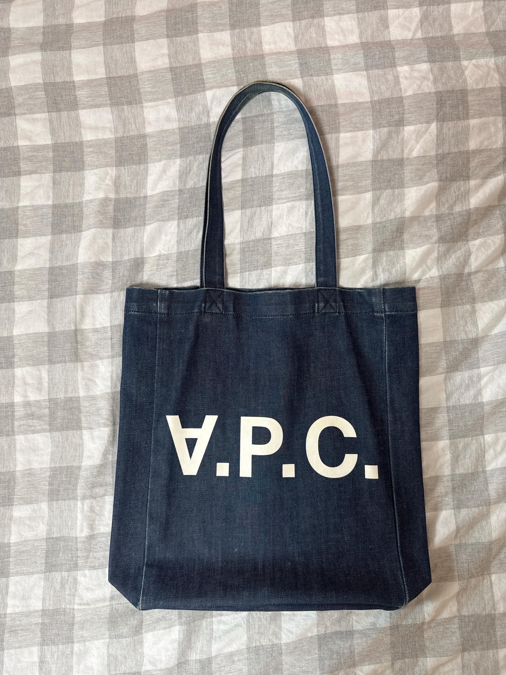 A.P.C. 데님 레터링 토트백 네이비 2