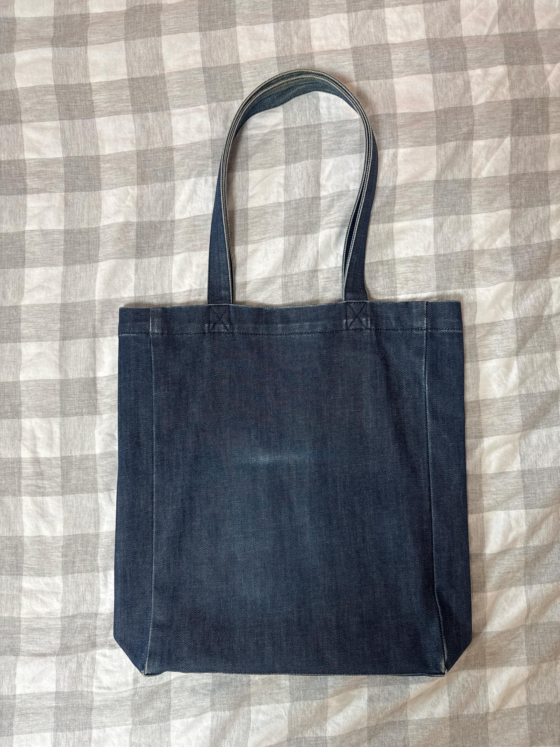 A.P.C. 데님 레터링 토트백 네이비 3