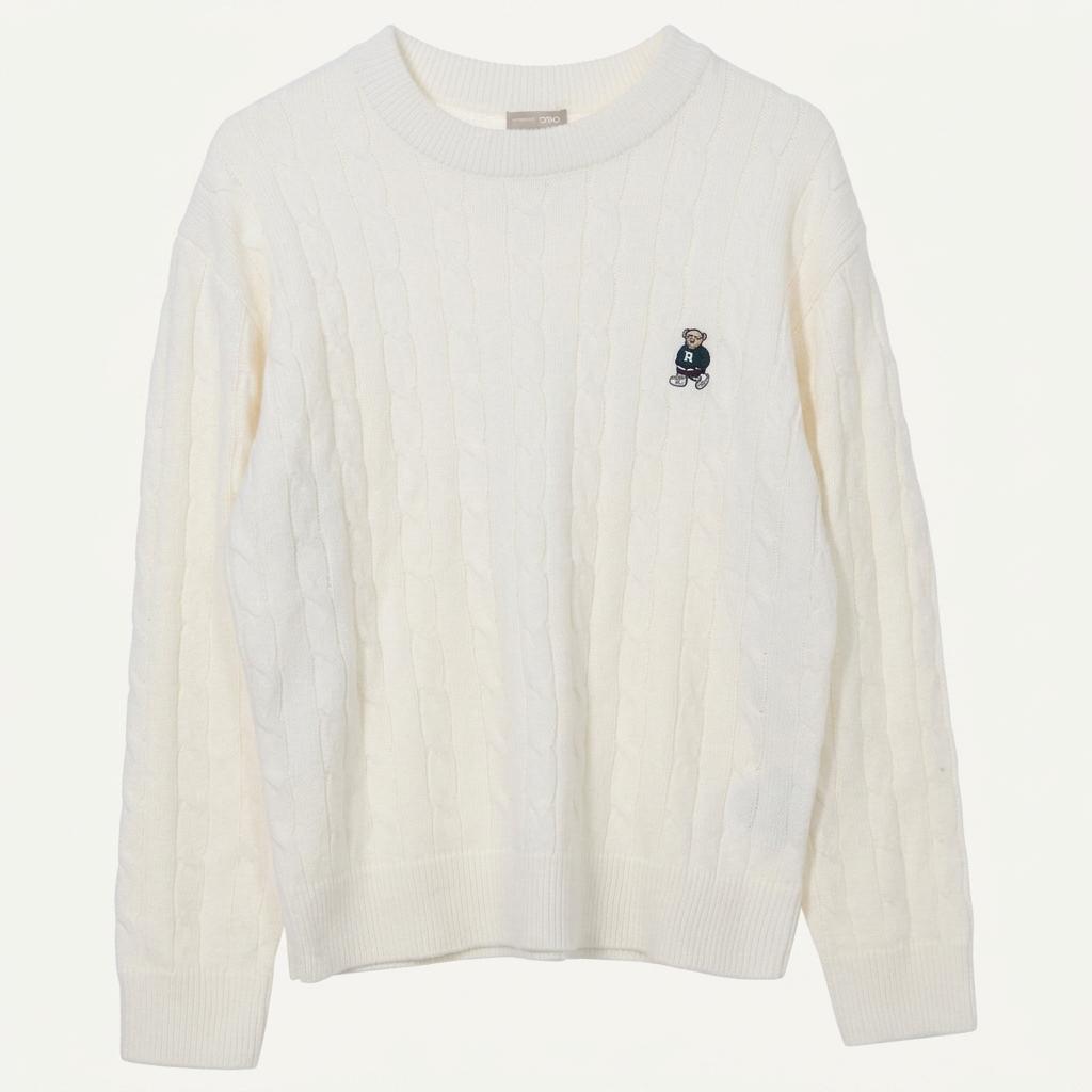 스파오 베어 케이블 라운드 니트 화이트
