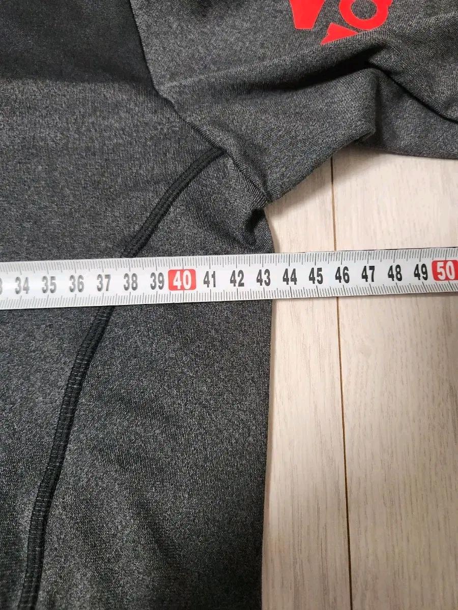 아디다스 남성 래쉬가드 사이즈s어깨 로고 갈라짐 있어요 그 외에는 새 5