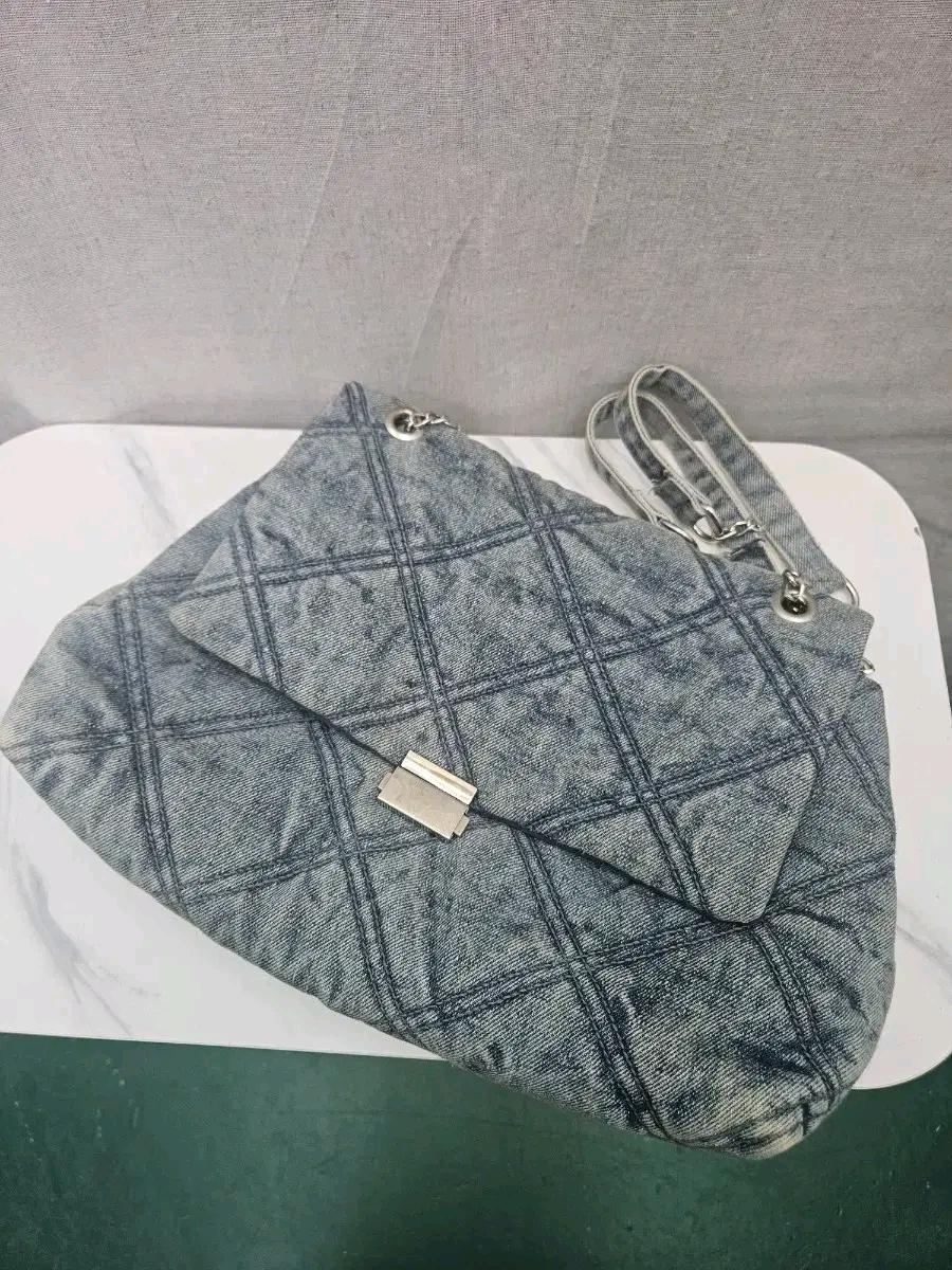 Stradivarius 퀼팅 데님 숄더백 (27 4