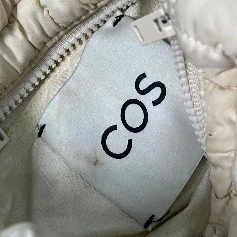 COS 퀄티드 미니백 크림 8