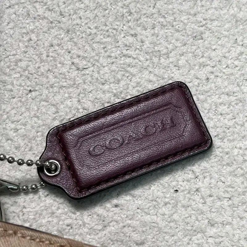 COACH 시그니처 벨 캐리올 숄더백 4