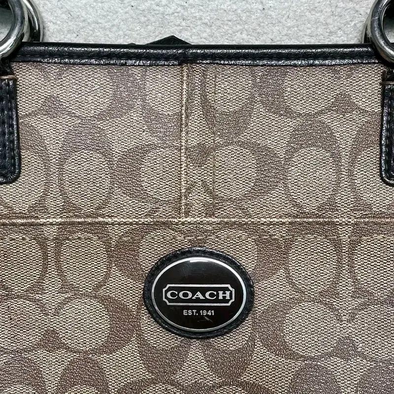 COACH 시그니처 페이튼 숄더백 3
