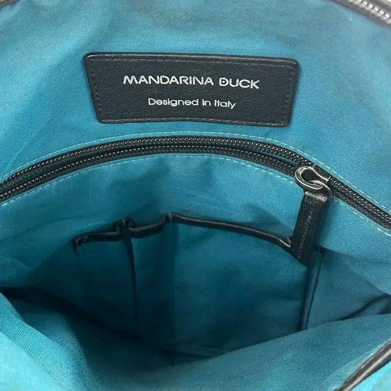 MANDARINA DUCK 레더 크로스백 블랙 9
