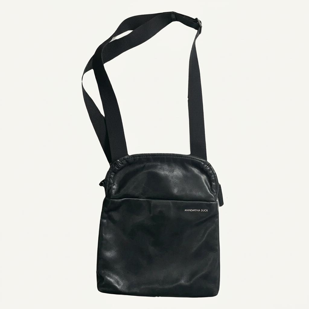 MANDARINA DUCK 레더 크로스백 블랙 1