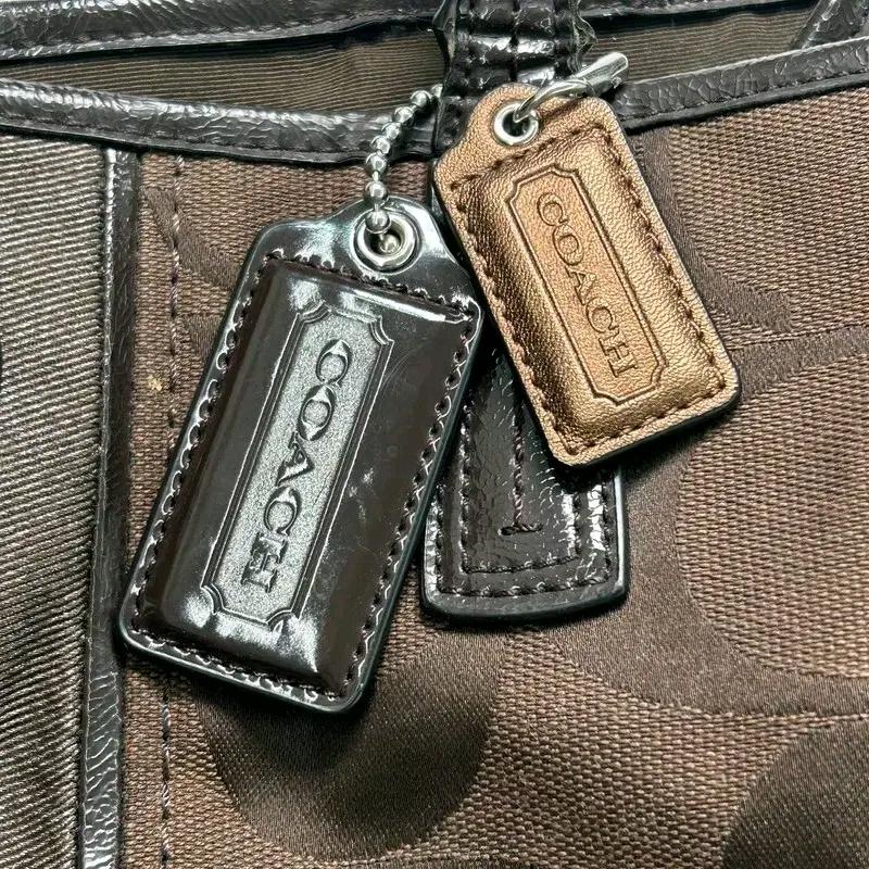 COACH 시그니처 패턴 숄더백 4