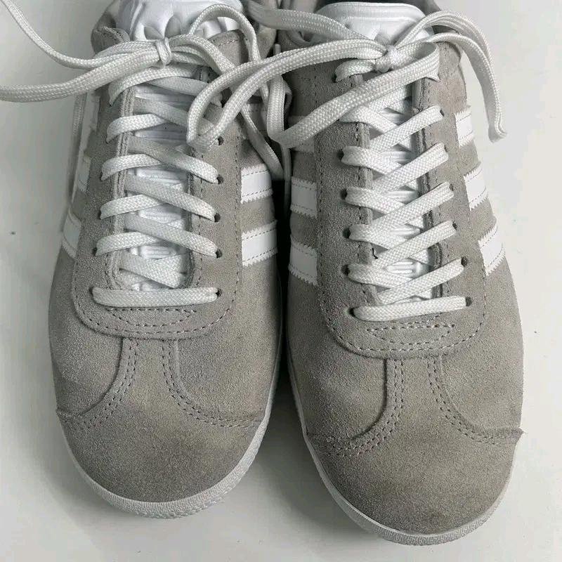 ADIDAS 가젤 그레이 투 화이트 230 5