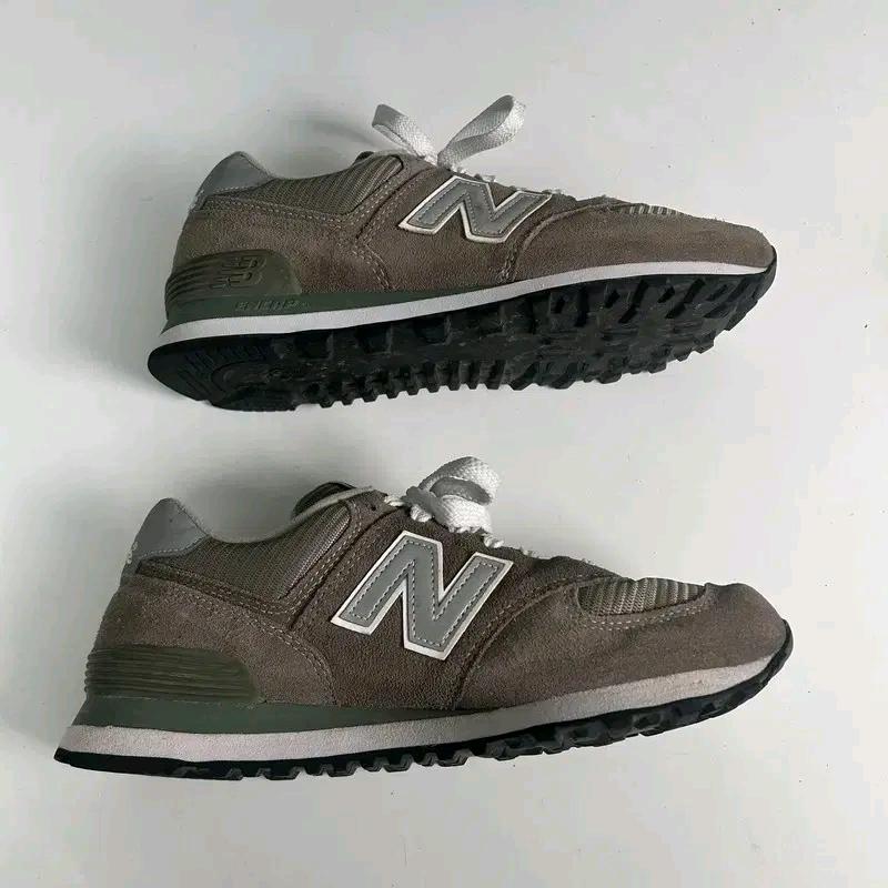 NEW BALANCE 그레이 2E 와이드 스니커즈 250 4