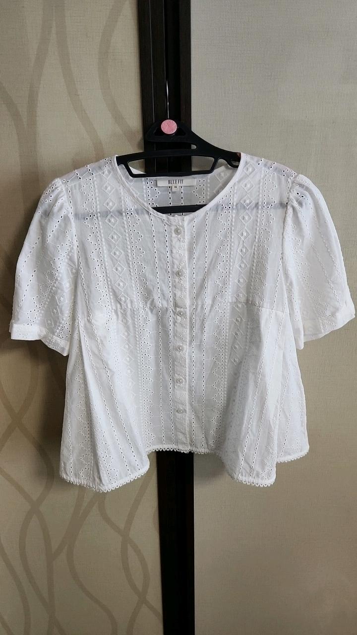 블루핏 25SS 아일렛 화이트 블라우스 & 나시 세트 2