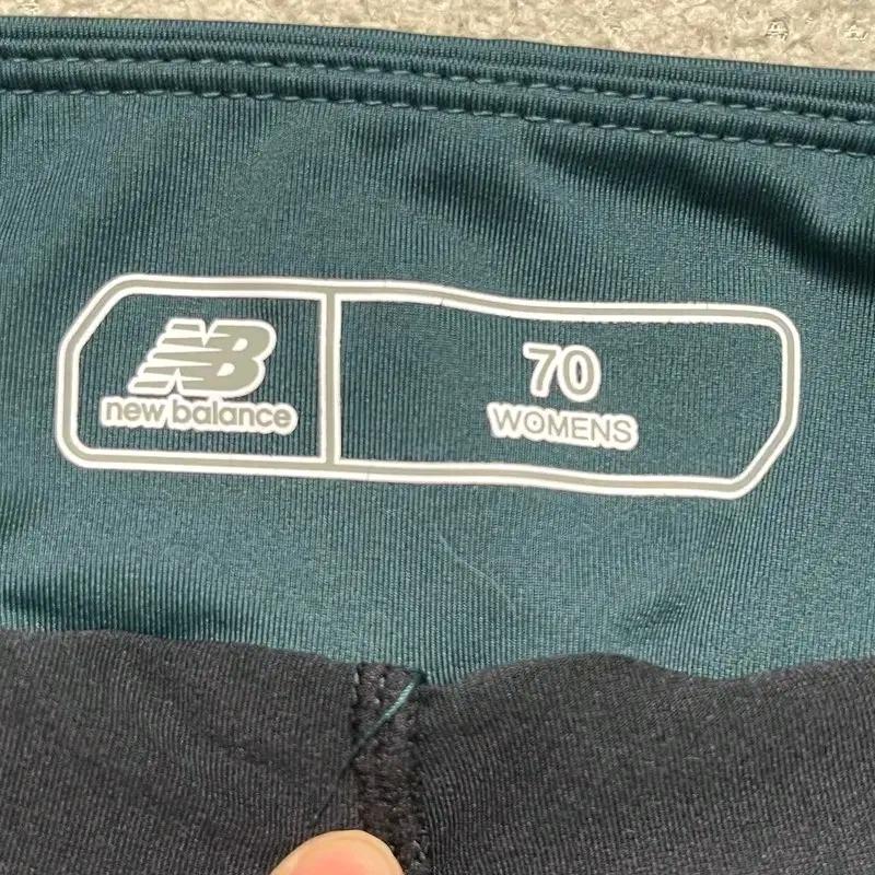 NEW BALANCE 에센셜 3인치 쇼츠 그린 W70 5