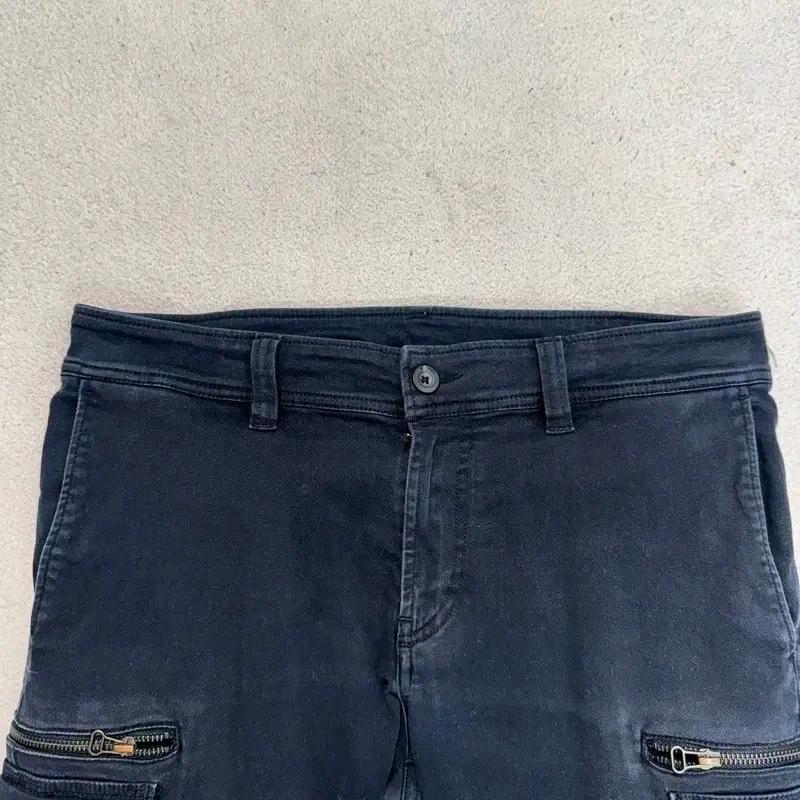 DIESEL 지퍼 카고 팬츠 블랙 4