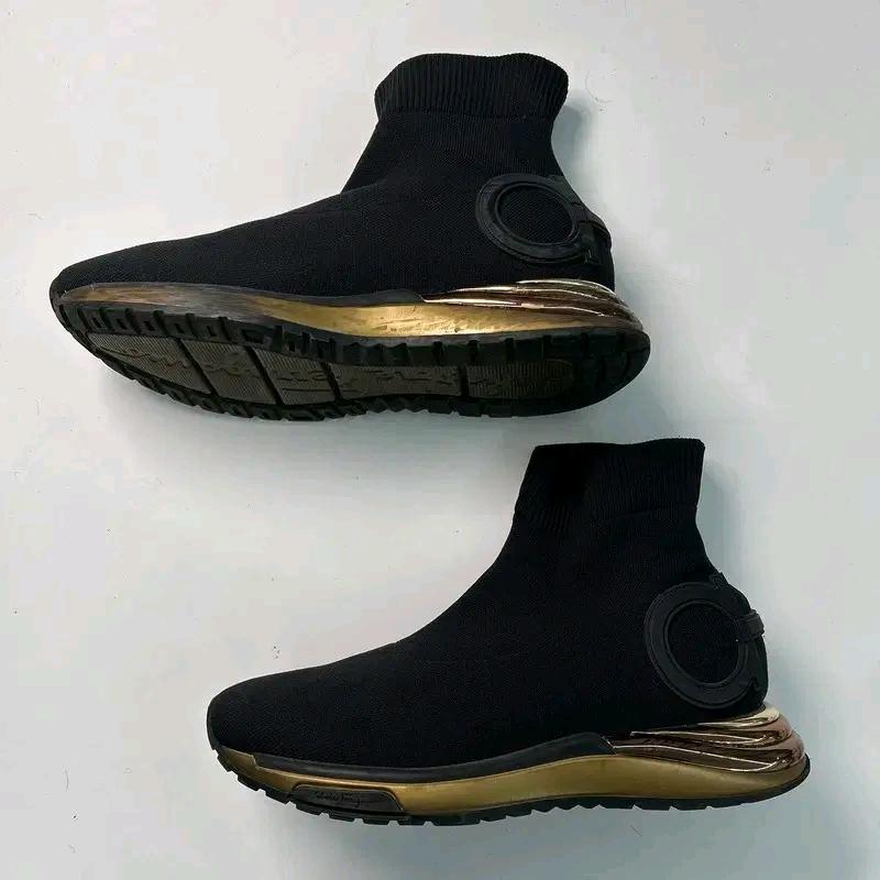 SALVATORE FERRAGAMO 간치니 삭스 스니커즈 블랙 - C 8 3