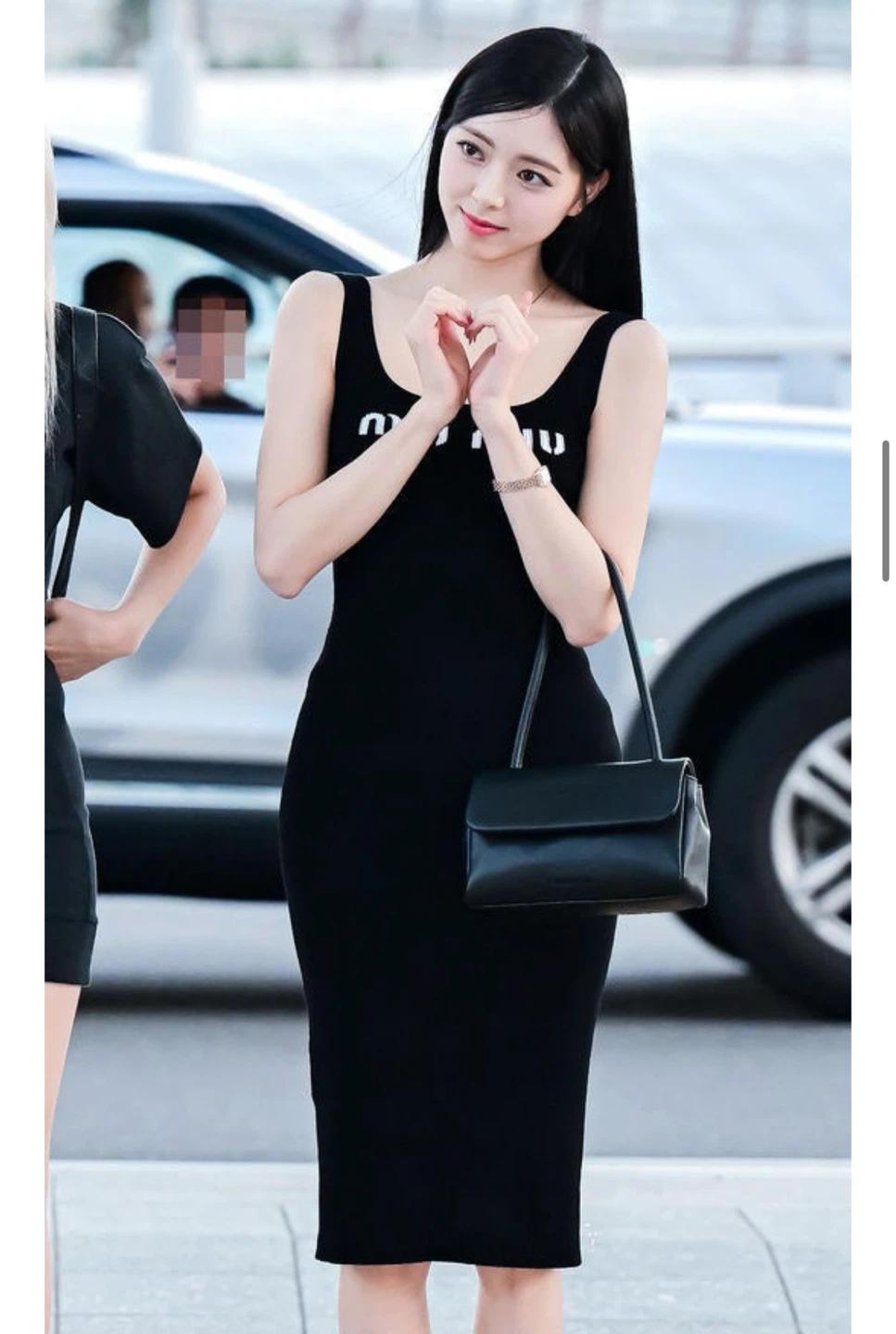 정품 미우미우 블랙 로고 나시 원피스 2