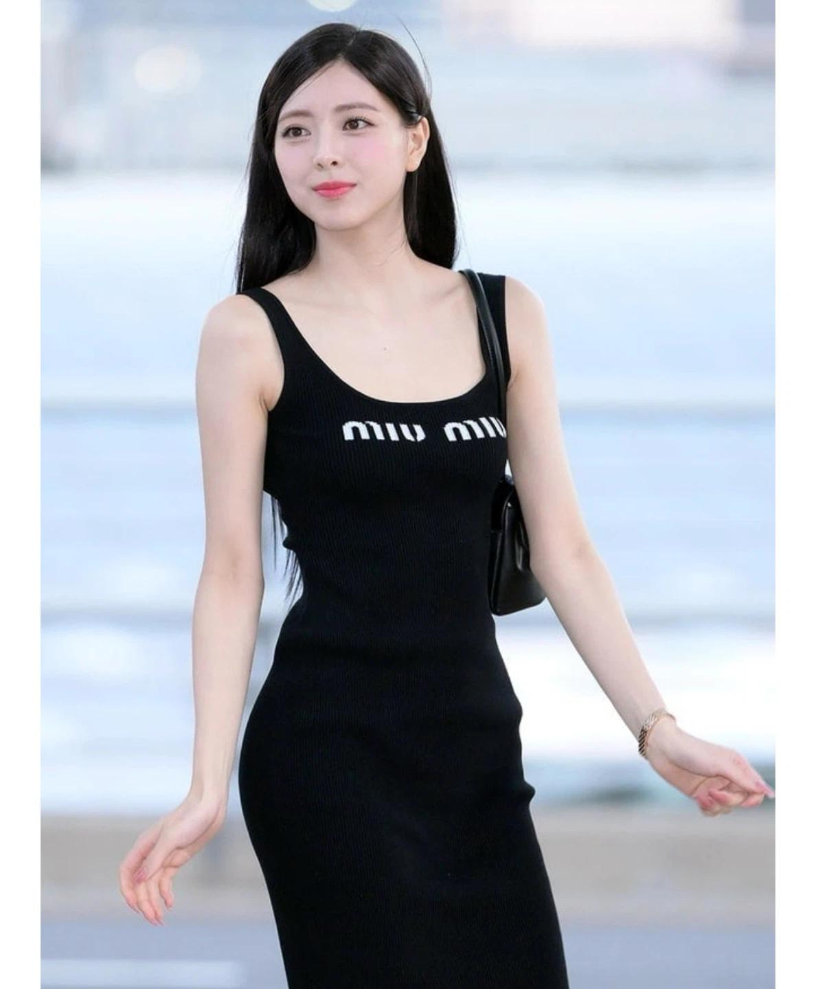정품 미우미우 블랙 로고 나시 원피스 3
