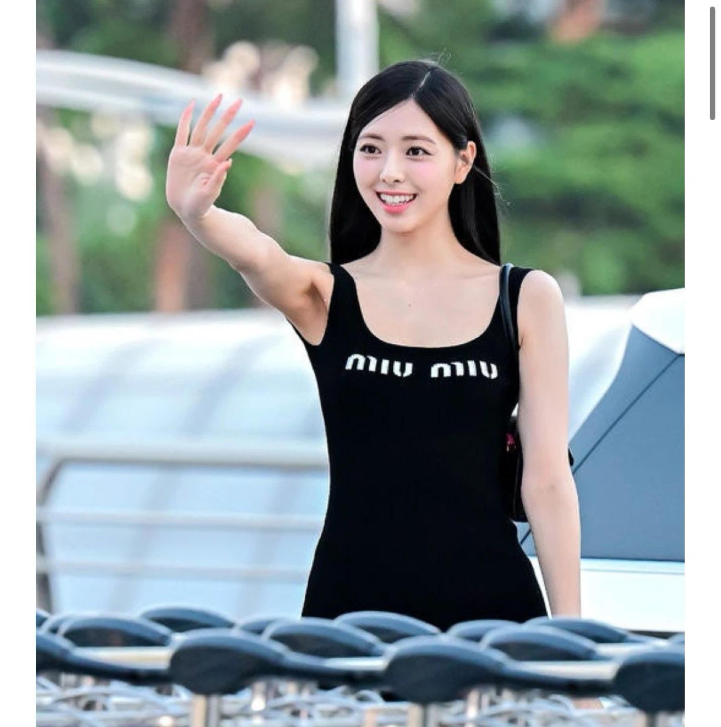 정품 미우미우 블랙 로고 나시 원피스 6