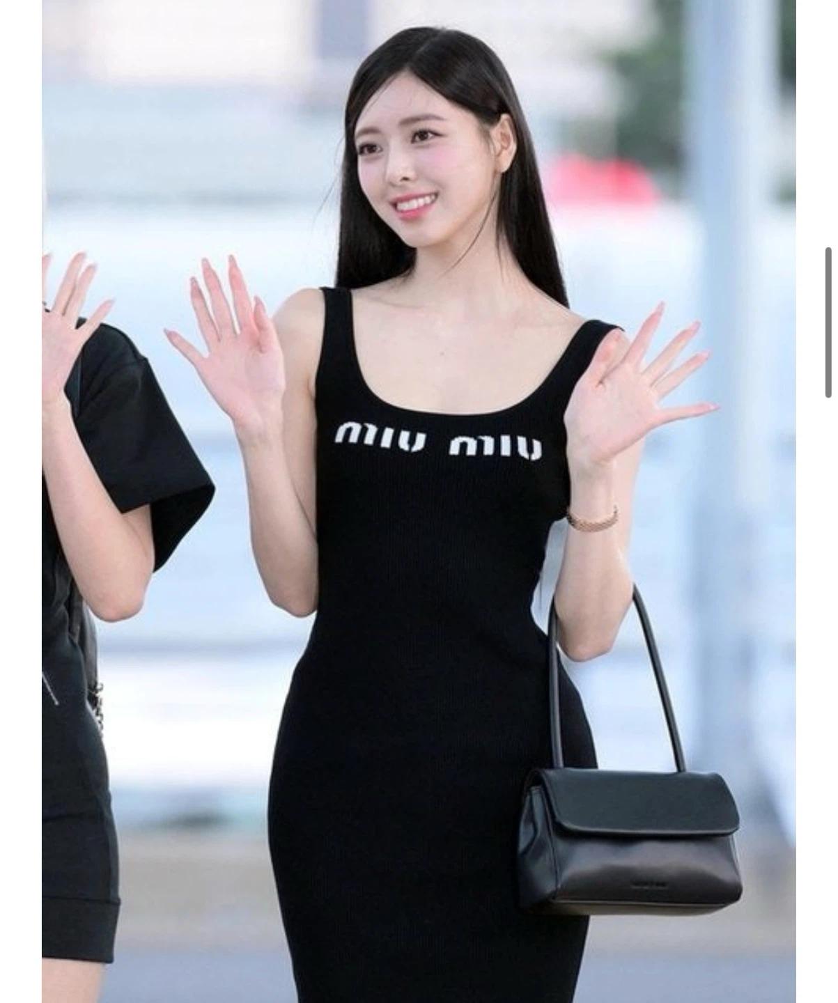 정품 미우미우 블랙 로고 나시 원피스 7