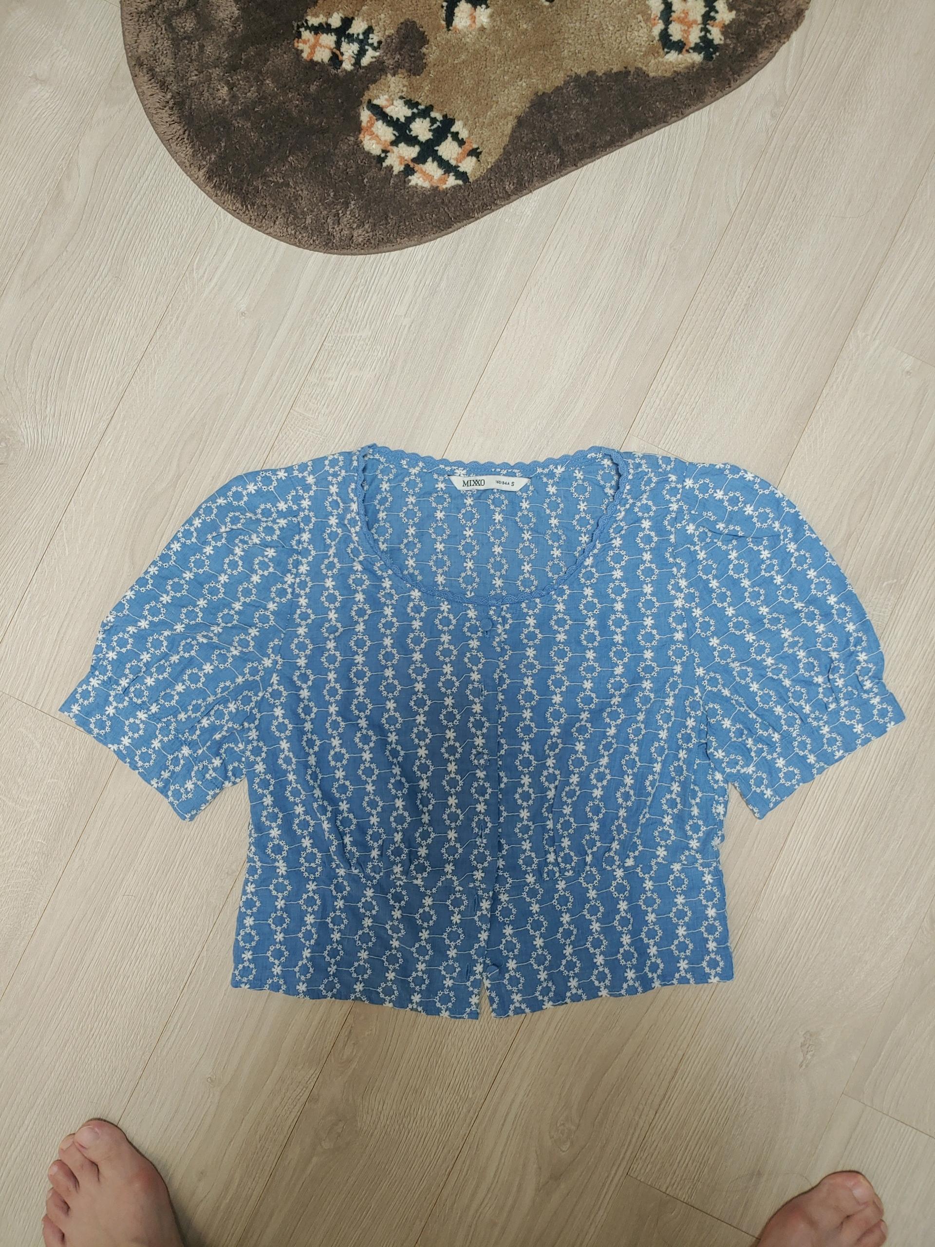 미쏘 플라워 펀칭 자수 반팔 블라우스 스카이블루 2