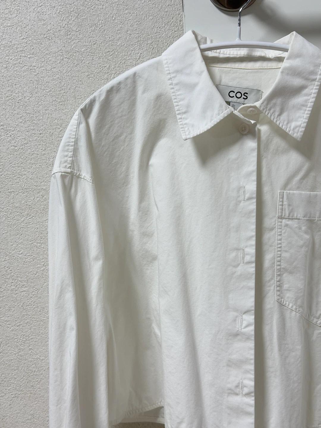 걸쳐입기 좋은 COS 화이트 크롭 셔츠 US 6 2