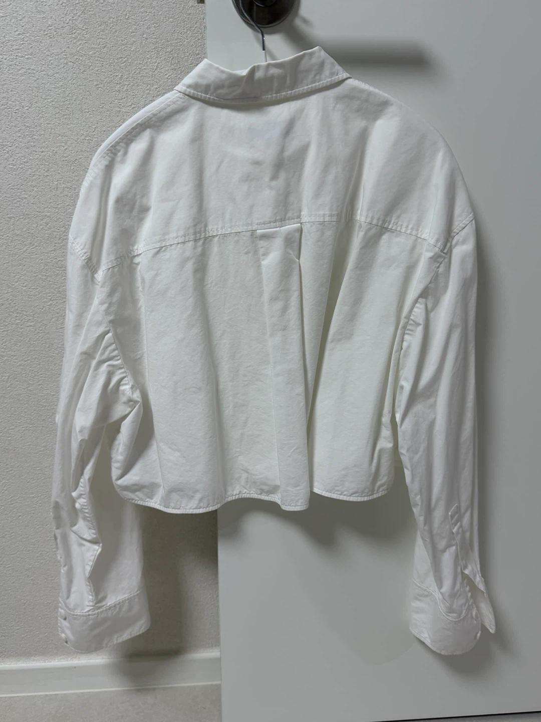 걸쳐입기 좋은 COS 화이트 크롭 셔츠 US 6 4