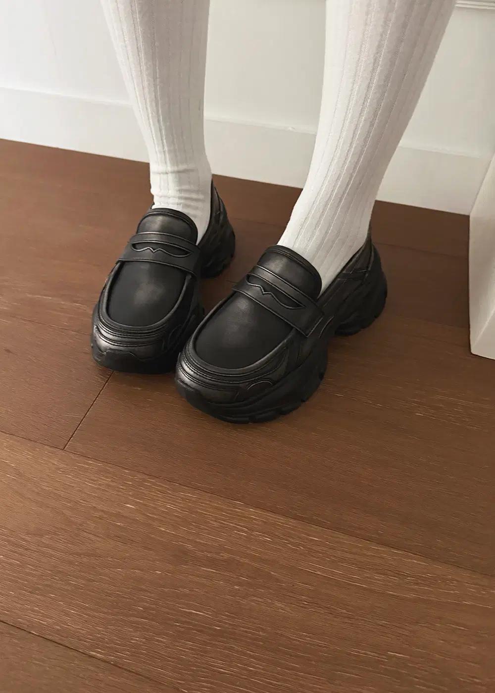 #1142 빈티지 워싱 디테일 6cm 로퍼 스니커즈 225 블랙 3
