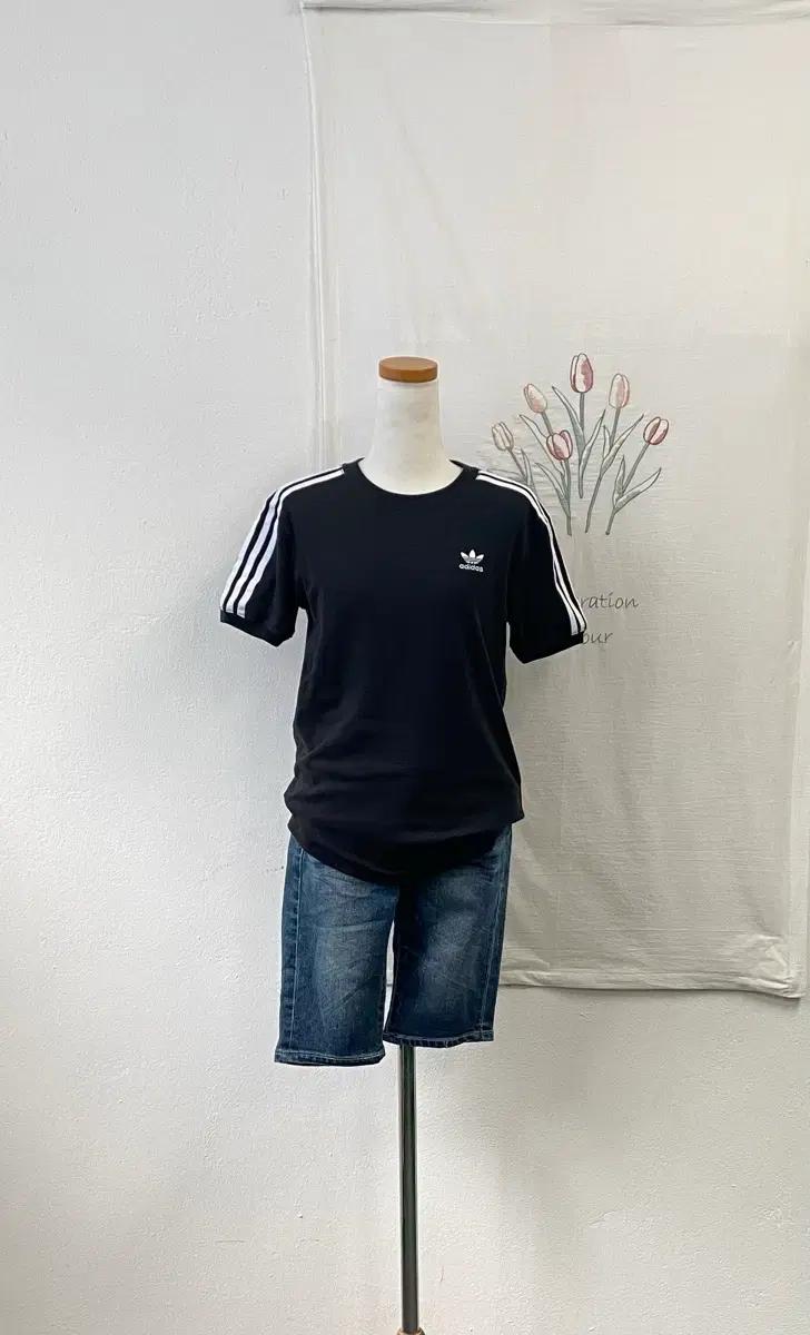 아디다스 3선 클래식 반팔 티셔츠 블랙 374 2