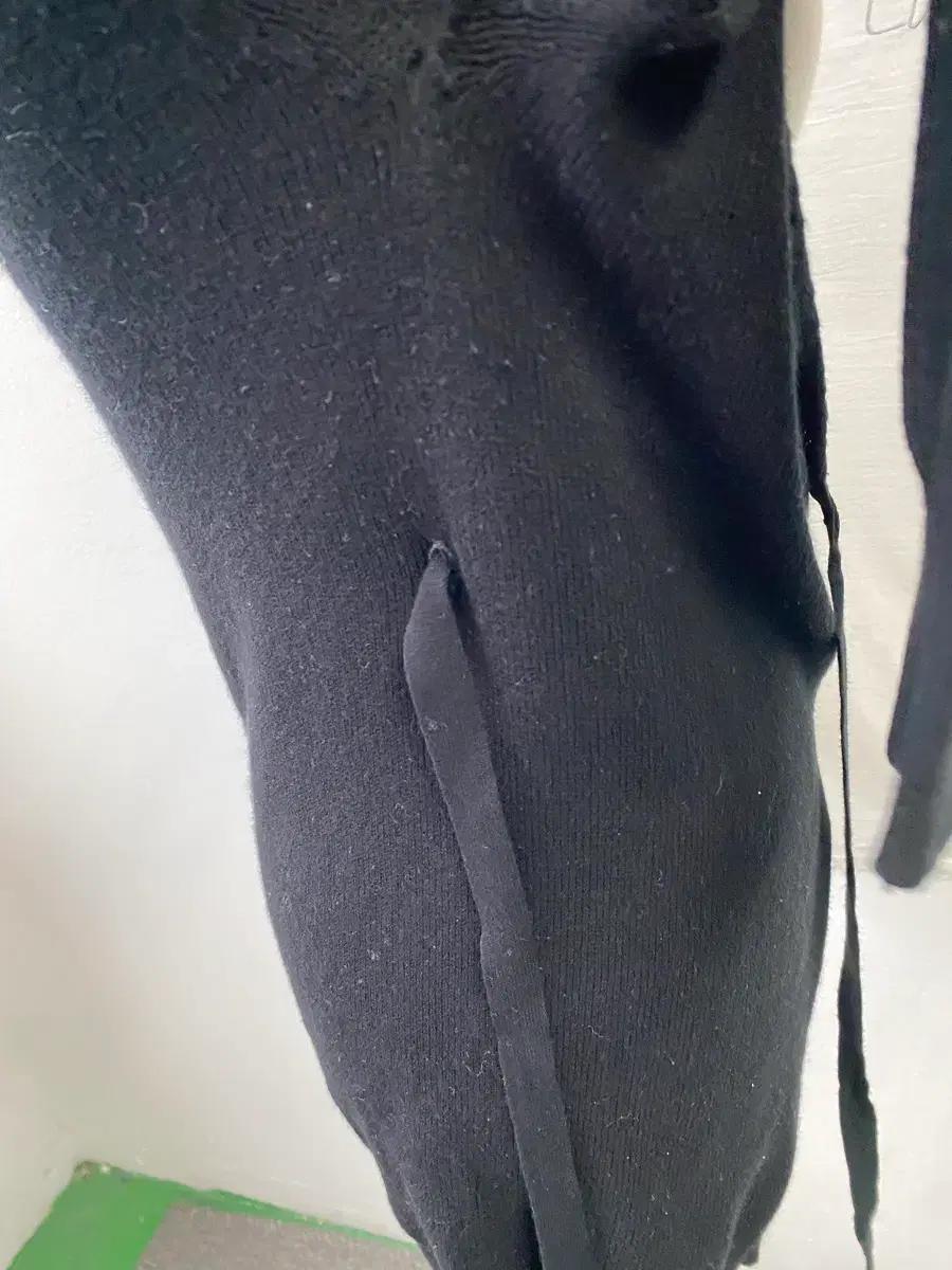 스테파넬 블랙 랩스타일 브이넥 니트 379 9
