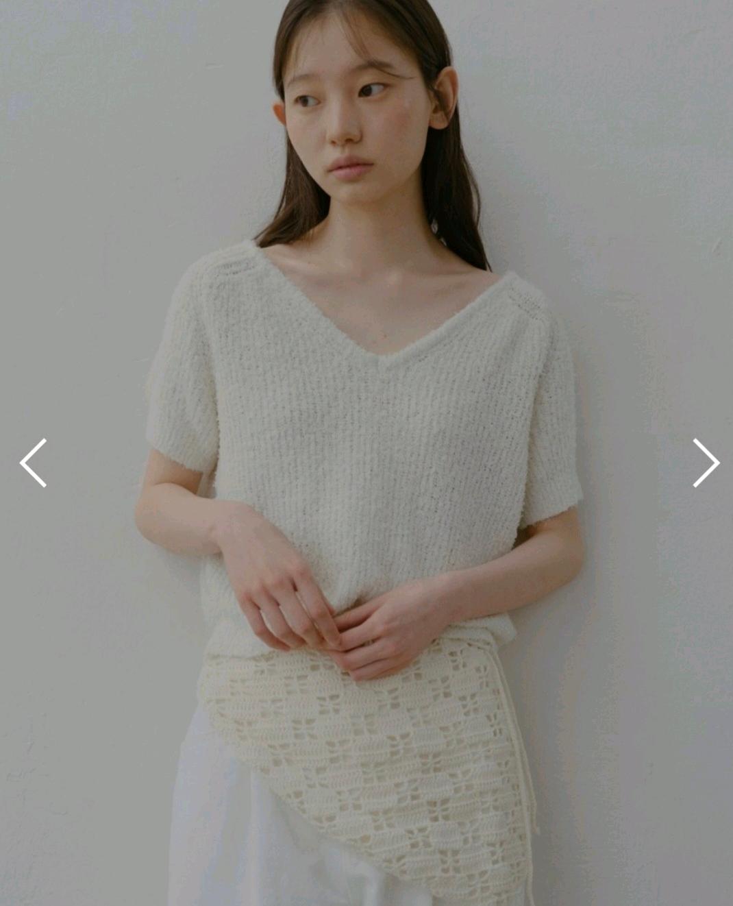 유라고 브이넥 부클 하프 니트 아이보리 9
